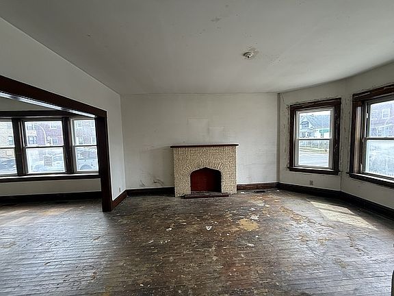 5th image of 1001 N Lawler Ave