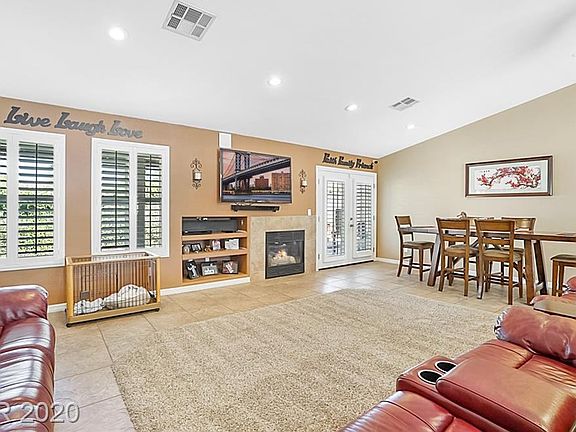 5th image of 436 Green Gables Ave