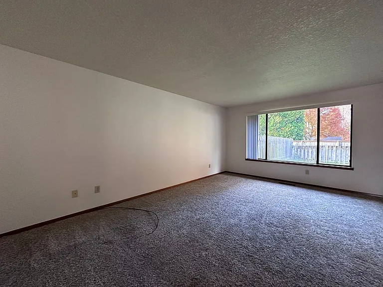 3417 SE 11th St — Photo 2