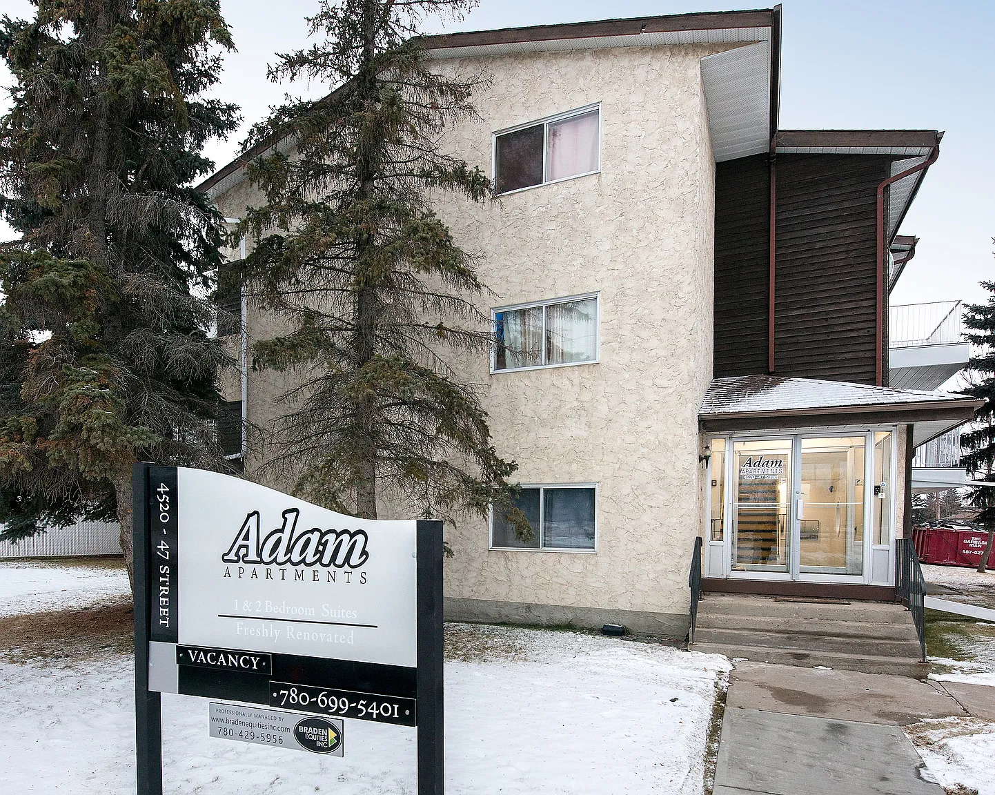 Adam Apartments — Photo 1