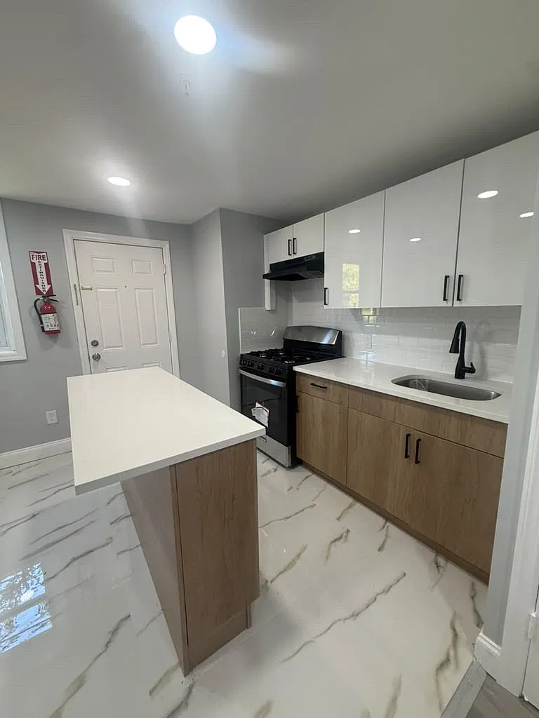 4 bed, 800 sqft, $2,295 — Photo 1