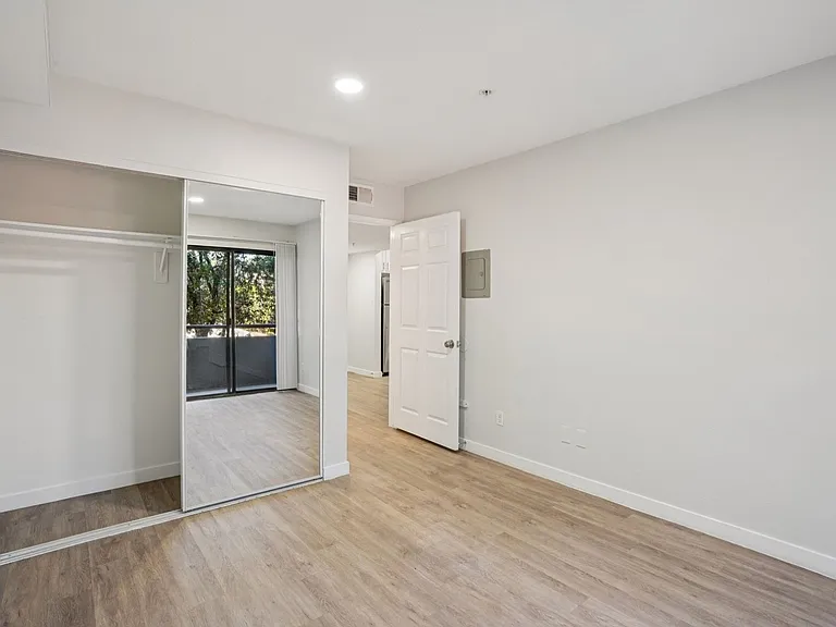 315 Virgil — Photo 37