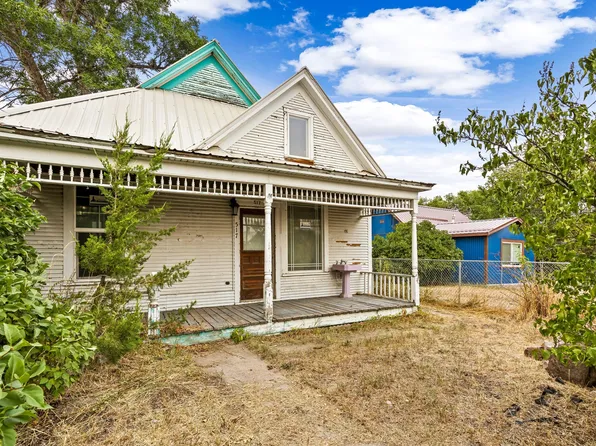 517 8th Ave S, Great Falls, MT 59405