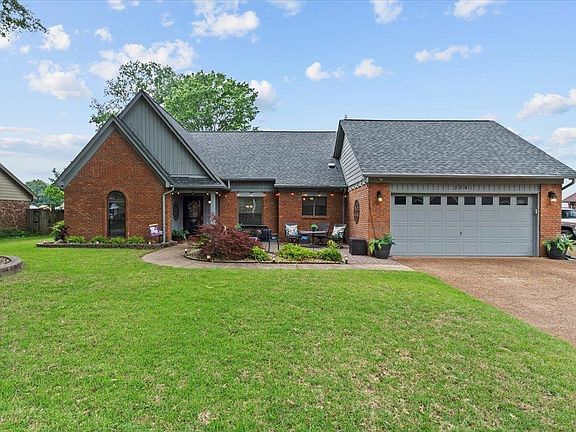 2nd image of 3841 Altruria Rd