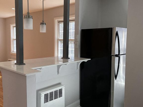 4th image of 16 Beaumont Pl APT 2B