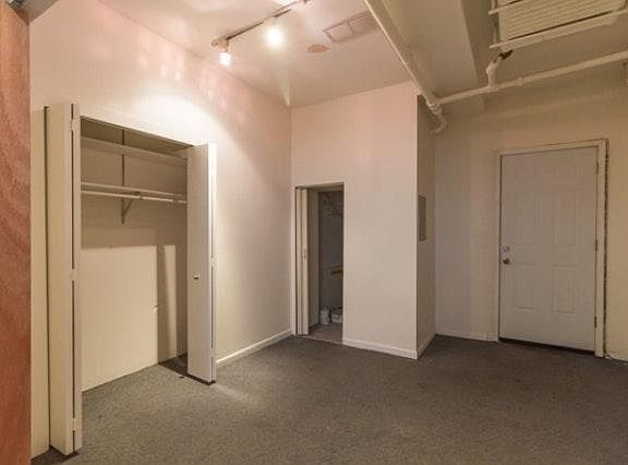 3rd image of 4322 N Clarendon Ave APT 2201