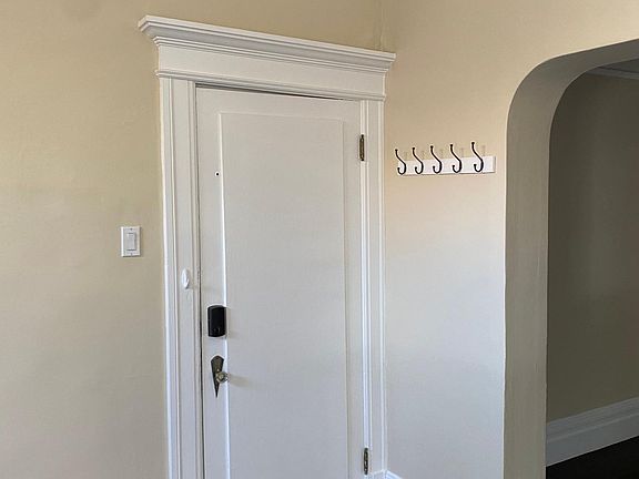 3rd image of 852 Shrader St #1