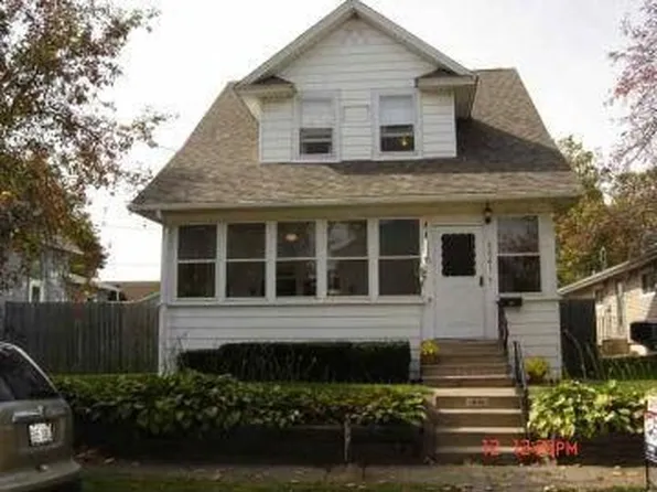 1841 2nd St, Moline, IL 61265