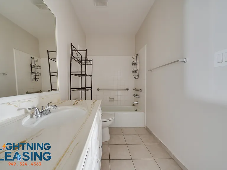 815 S Shenandoah St #302 — Photo 26
