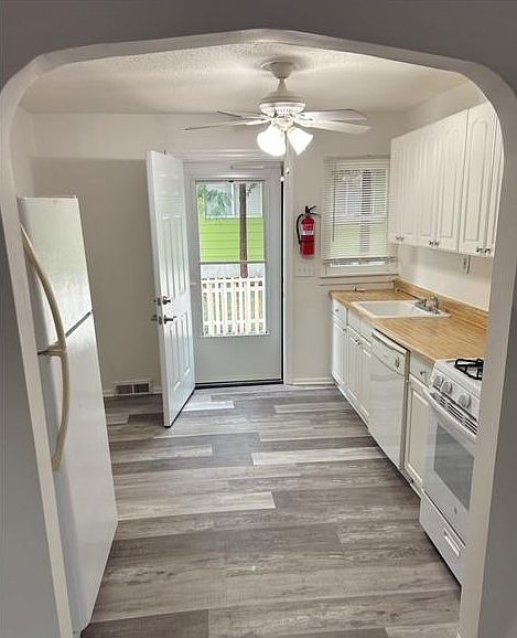 1st image of 1634 Abbott Ave #B