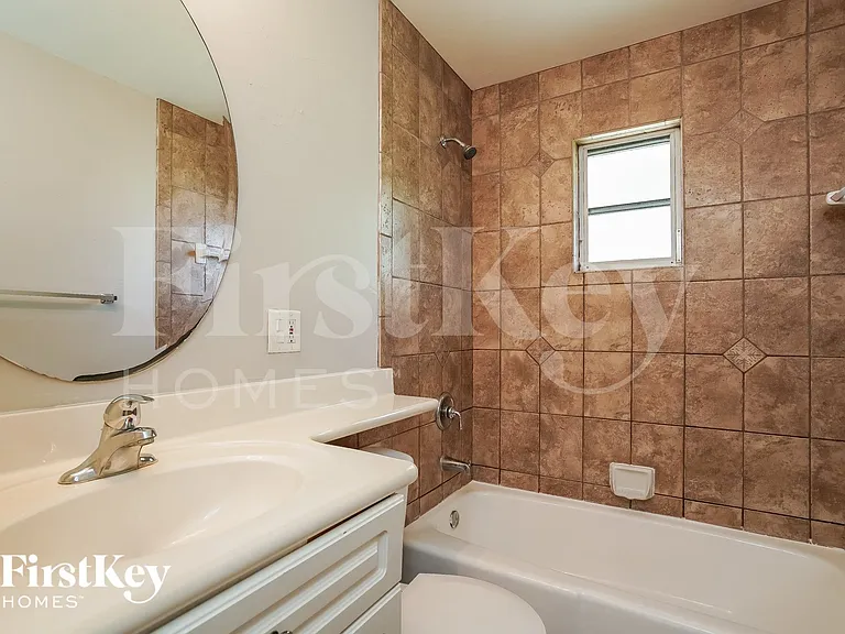 807 SW 3rd Ave — Photo 13