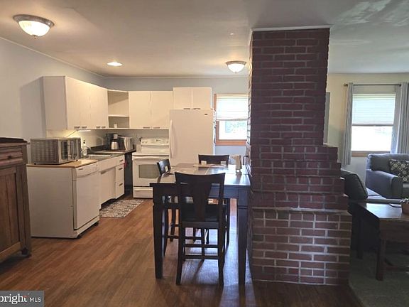 3rd image of 169 Crabtree Dr