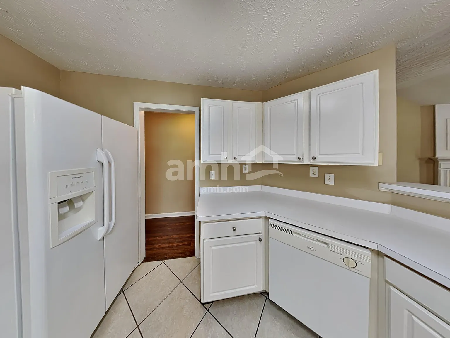 4 bed, 2.0 bath, 1847 sqft, $2,360 — Photo 3