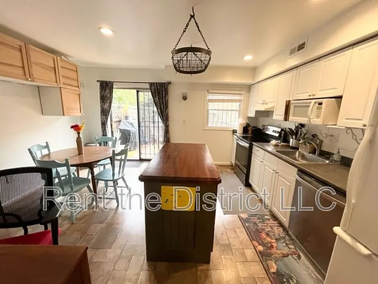109 P St SW — Photo 6