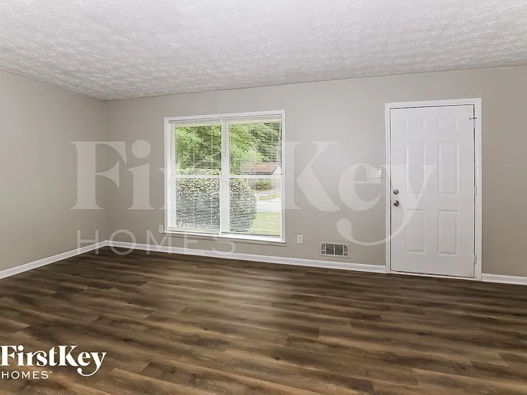 1334 Labelle St — Photo 2