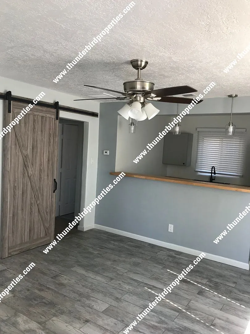 1221 San Mateo — Photo 2