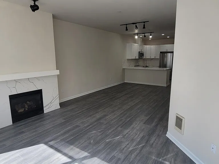 Main Place Apartments — Photo 15