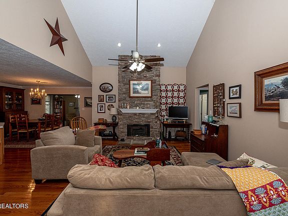 4th image of 4814 Beverly Field Way