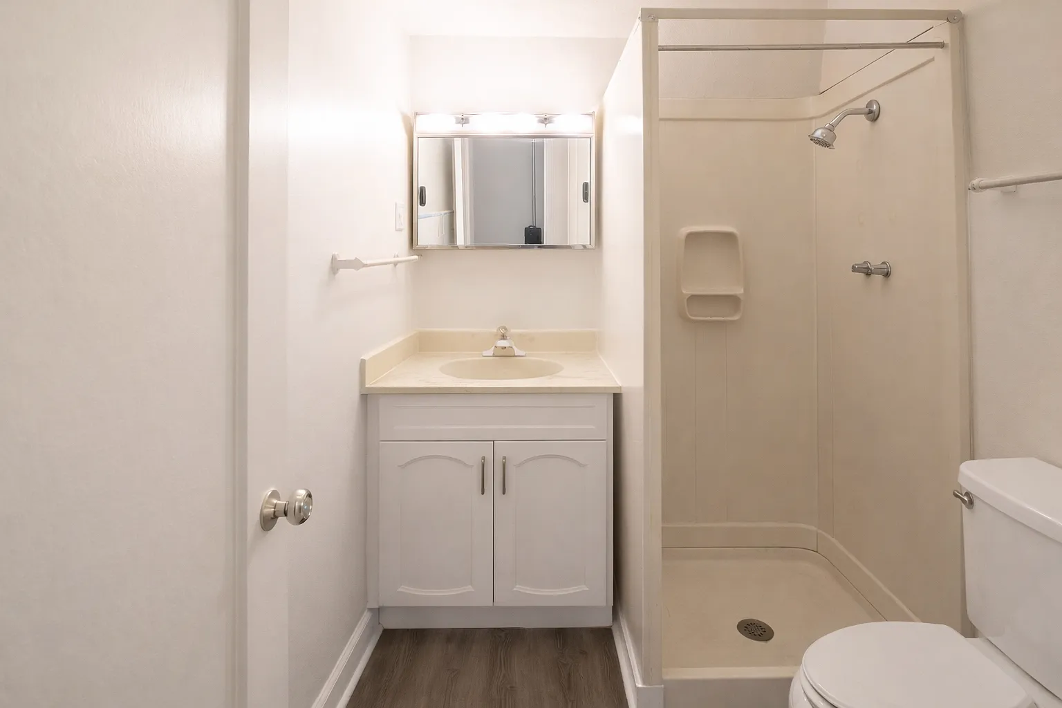 2 bed, 1.0 bath, 900 sqft, $900 — Photo 3