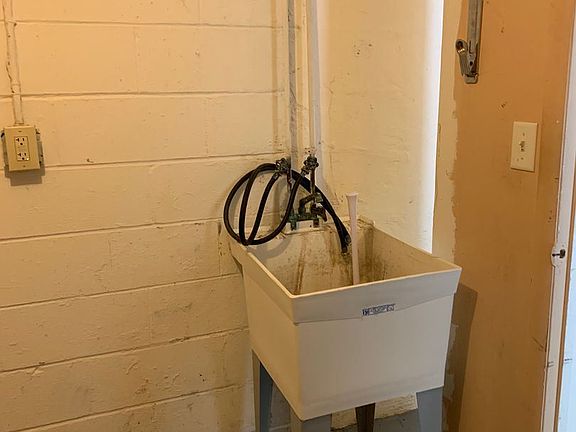 3rd image of 299 Highbridge St APT 22