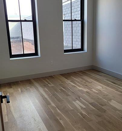 4th image of 299 Main St