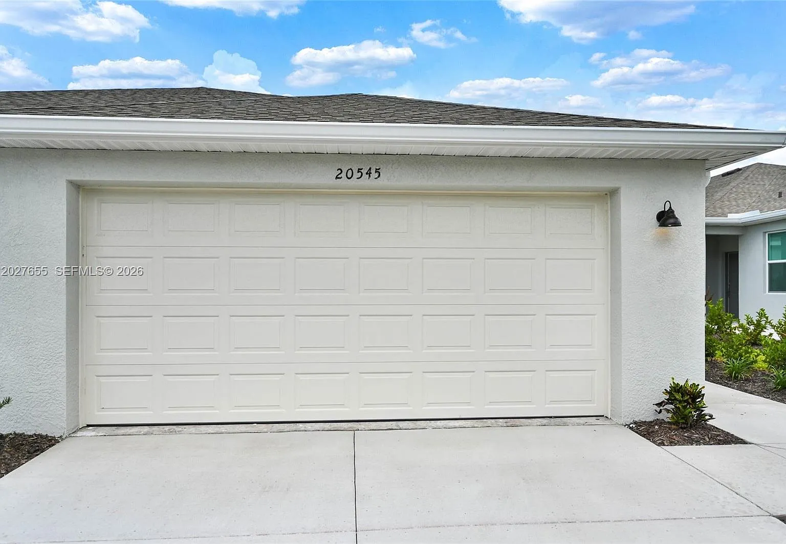 3 bed, 2.0 bath, 2154 sqft, $1,900 — Photo 2