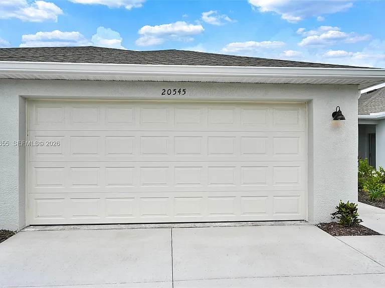 20545 Hazelnut Ct S — Photo 2