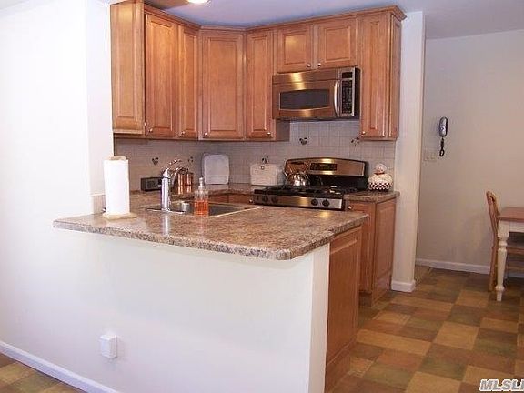 4th image of 203 N Walnut St