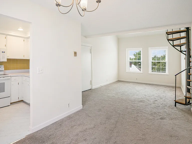 2820 S Abingdon St #C1 — Photo 3
