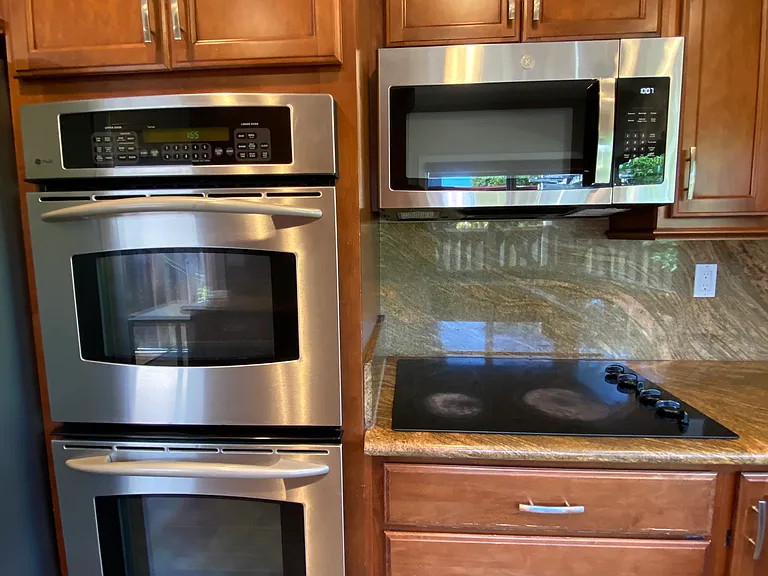 370 Colville Dr — Photo 9