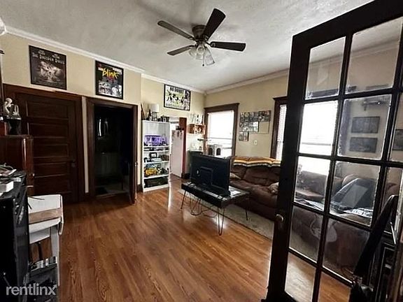 3rd image of 625 E Burlington St APT 2