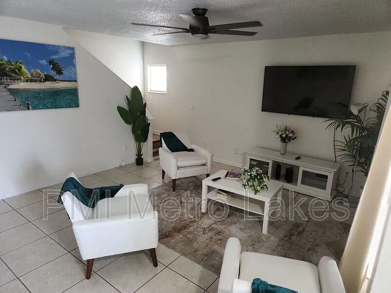 4 bed, 2.0 bath, 1420 sqft, $2,500 — Photo 4