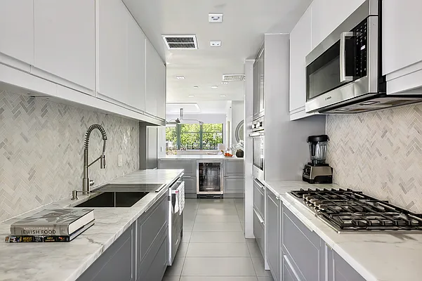 Sold by Compass | media 3