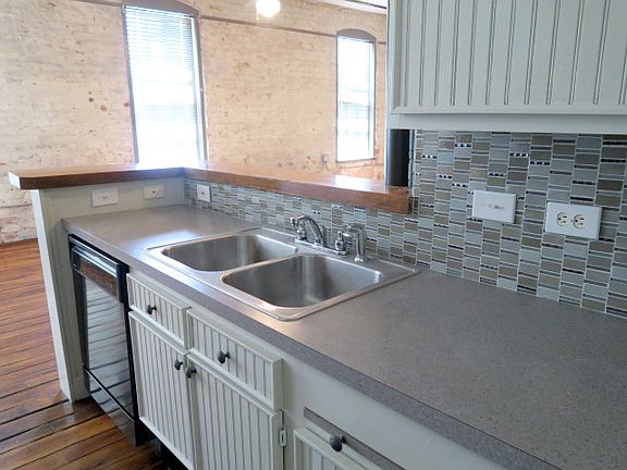 3rd image of 406 E 4th St #446