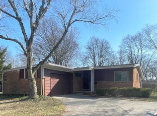 991 Brooklawn Dr, Troy, MI 48084