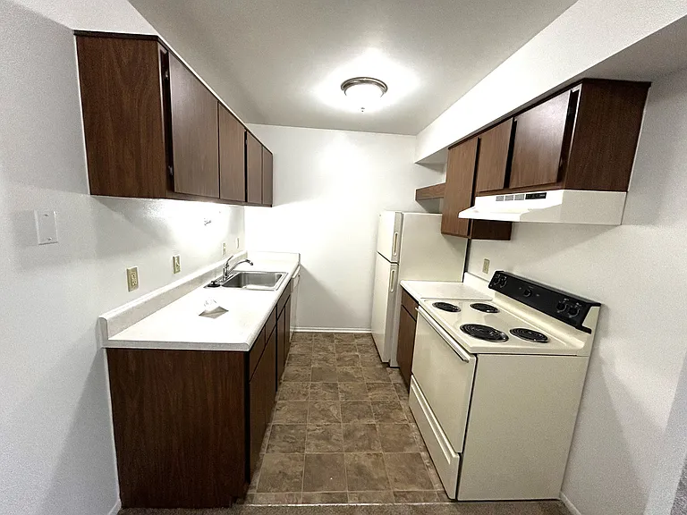 Charter Oaks Apartments — Photo 245