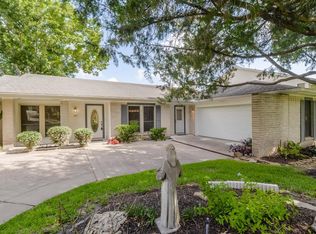 117 Spring Lake Dr, Montgomery, TX 77356