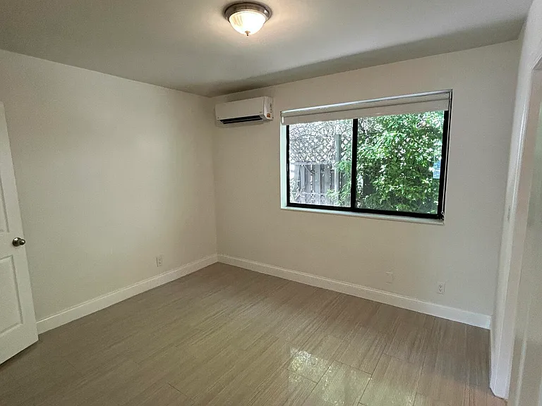 914 NE 15th Ave #2 — Photo 12