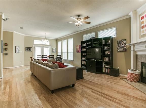 3rd image of 304 Park Meadows Dr