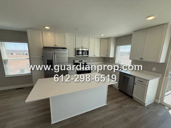 8841 Granite Ct, Woodbury, MN 55129
