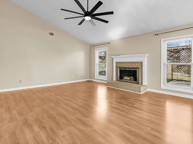 111 Hopper Dr — Photo 10