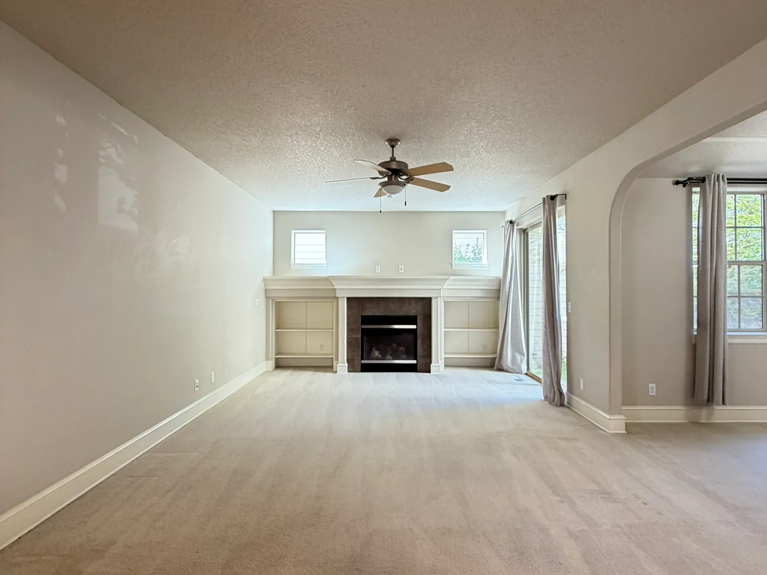 3 bed, 2.5 bath, 2326 sqft, $2,895 — Photo 4