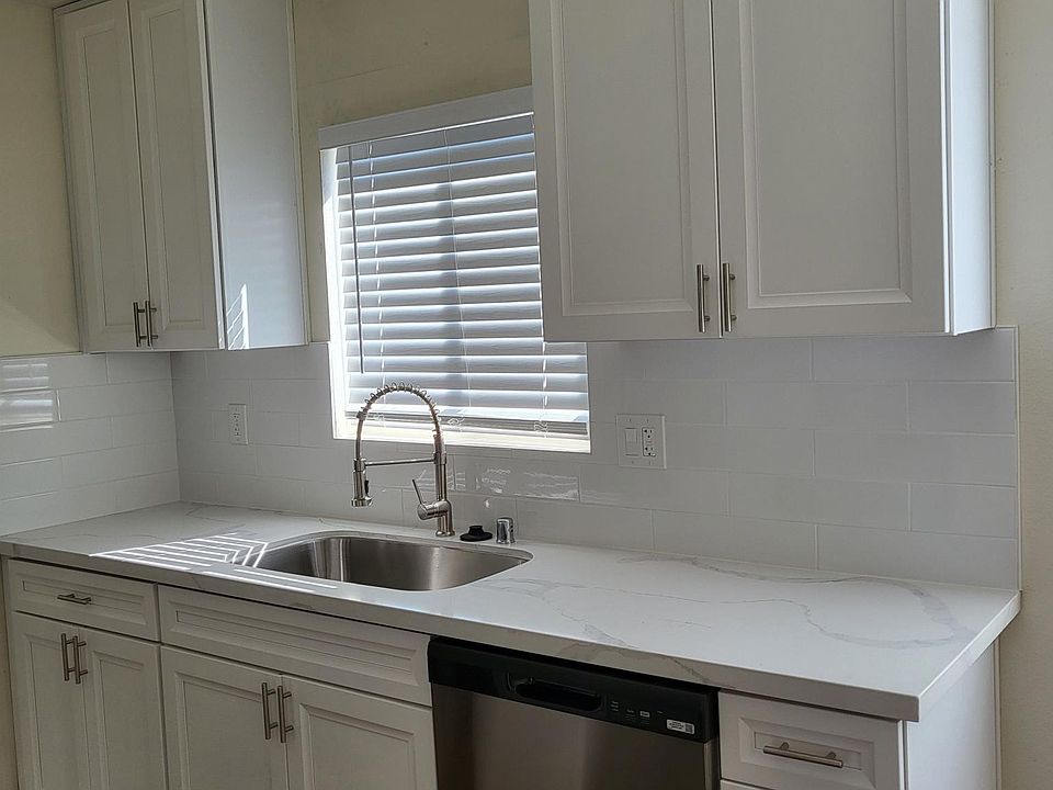 1st image of 40 Oaklawn Ave #10