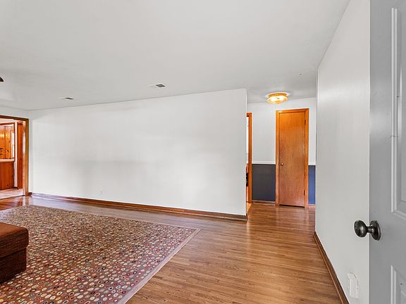 3rd image of 400 Farris Ave