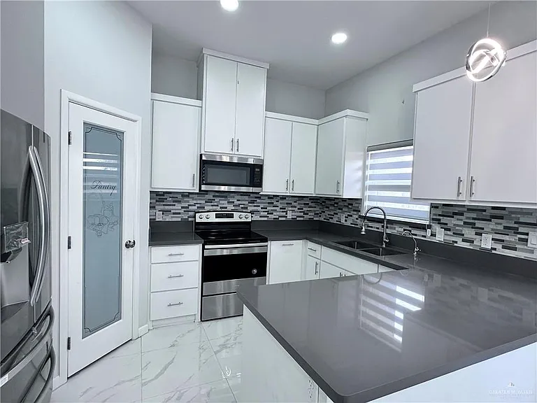1905 Sunset Dr — Photo 7