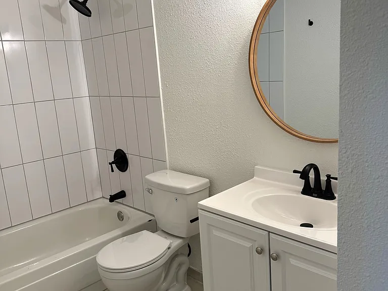 402 Cornell Dr SE #7 — Photo 3