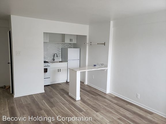 4th image of 929 N Main St #510