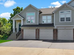 979 Huntington Dr #979, Elk Grove Village, IL 60007