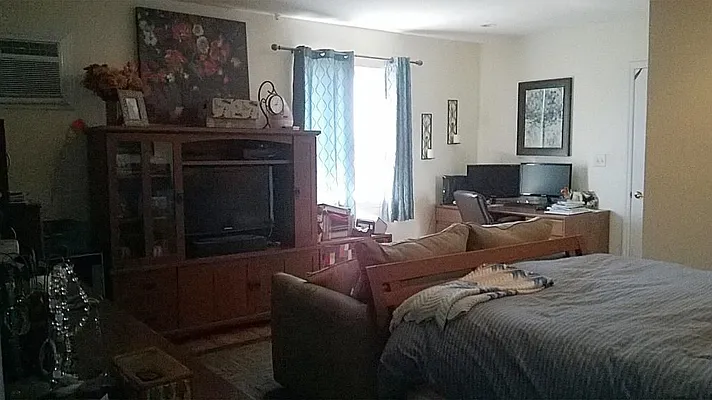 Rented by Voro, LLC | media 34