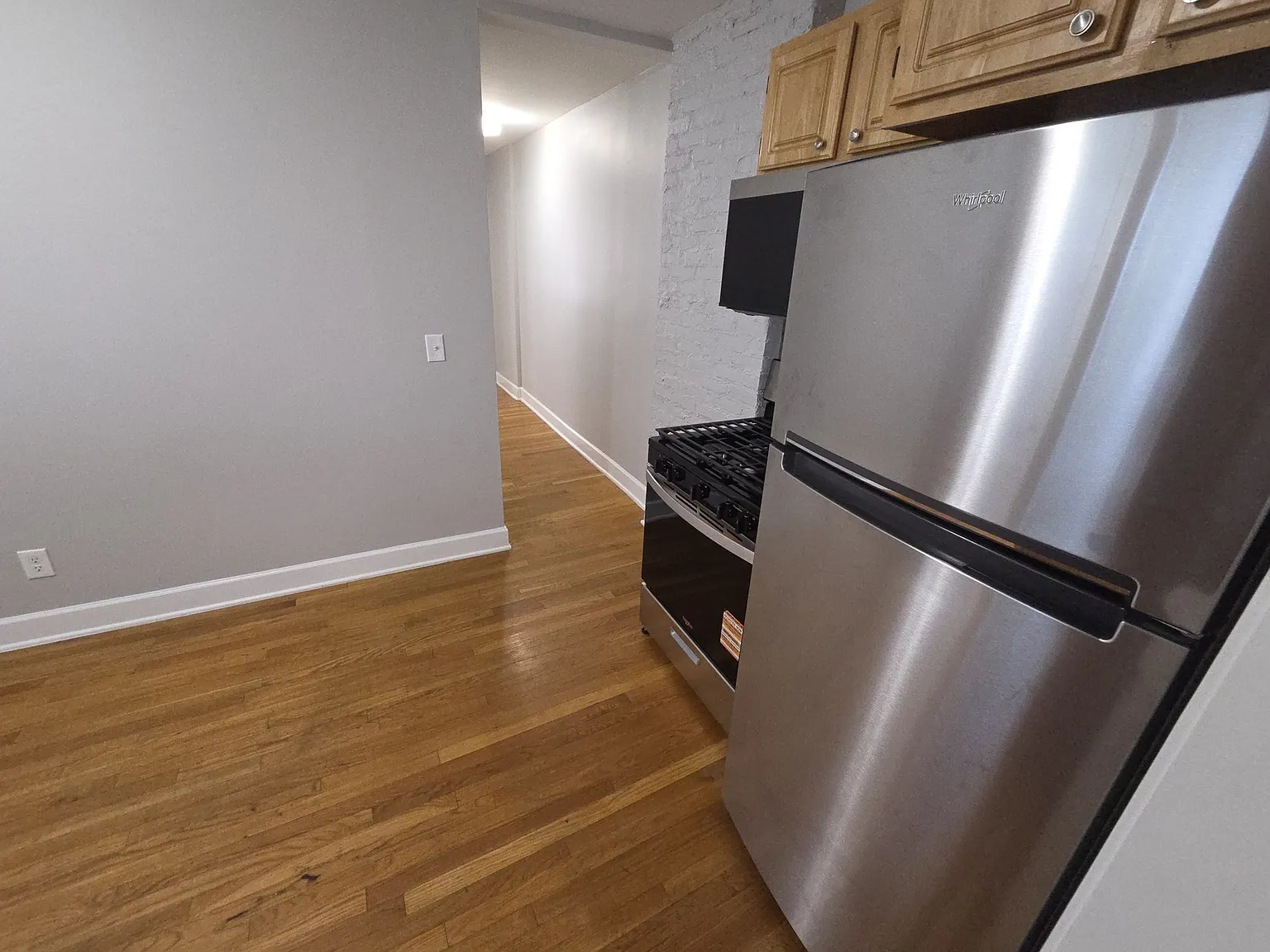 2 bed, 1.0 bath, 900 sqft, $2,500 — Photo 3